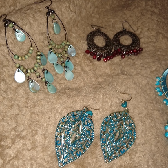 Colorful earring bundle - Picture 5 of 6